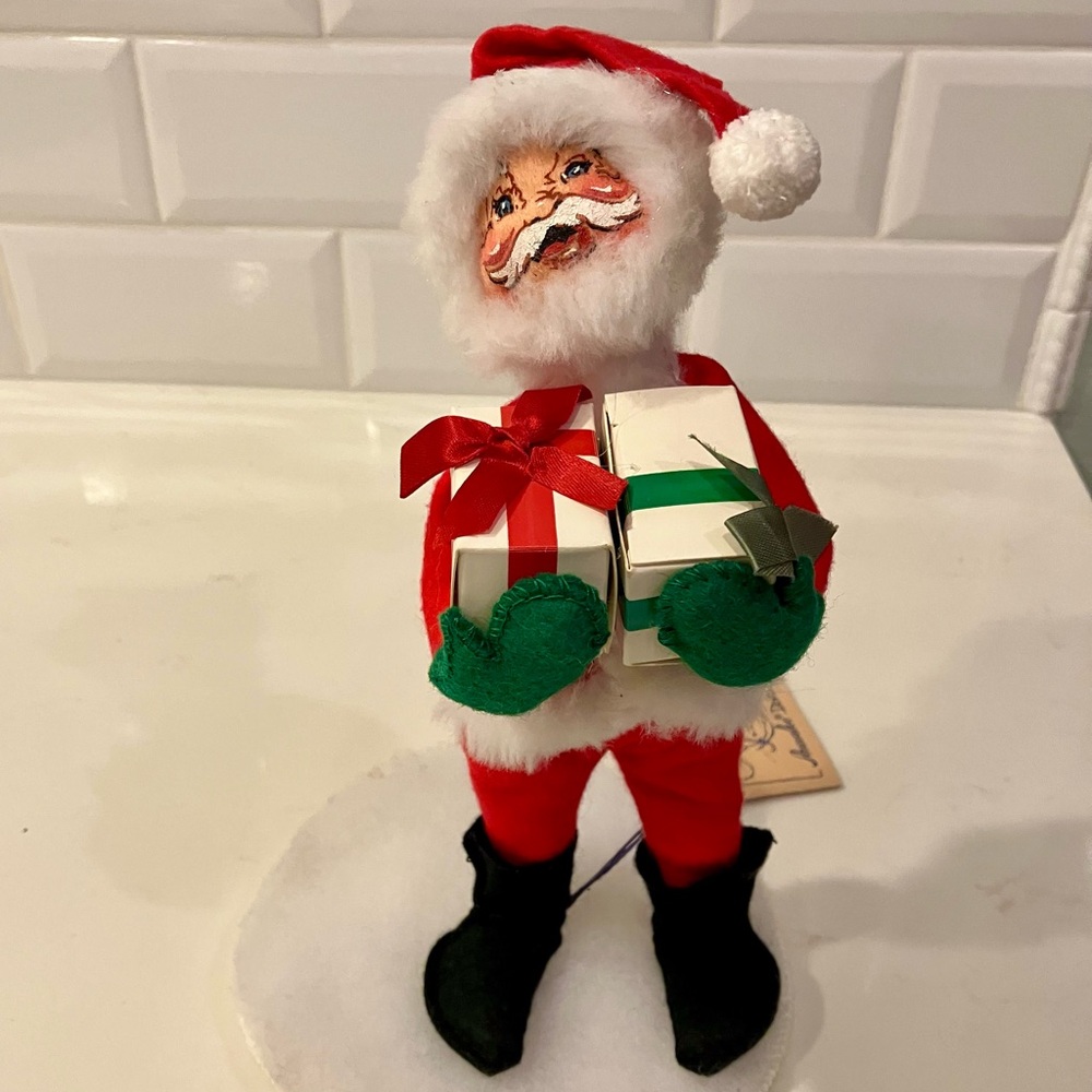 Vintage Annalee 9” Santa holding presents (item code #5003 produced in 1989)